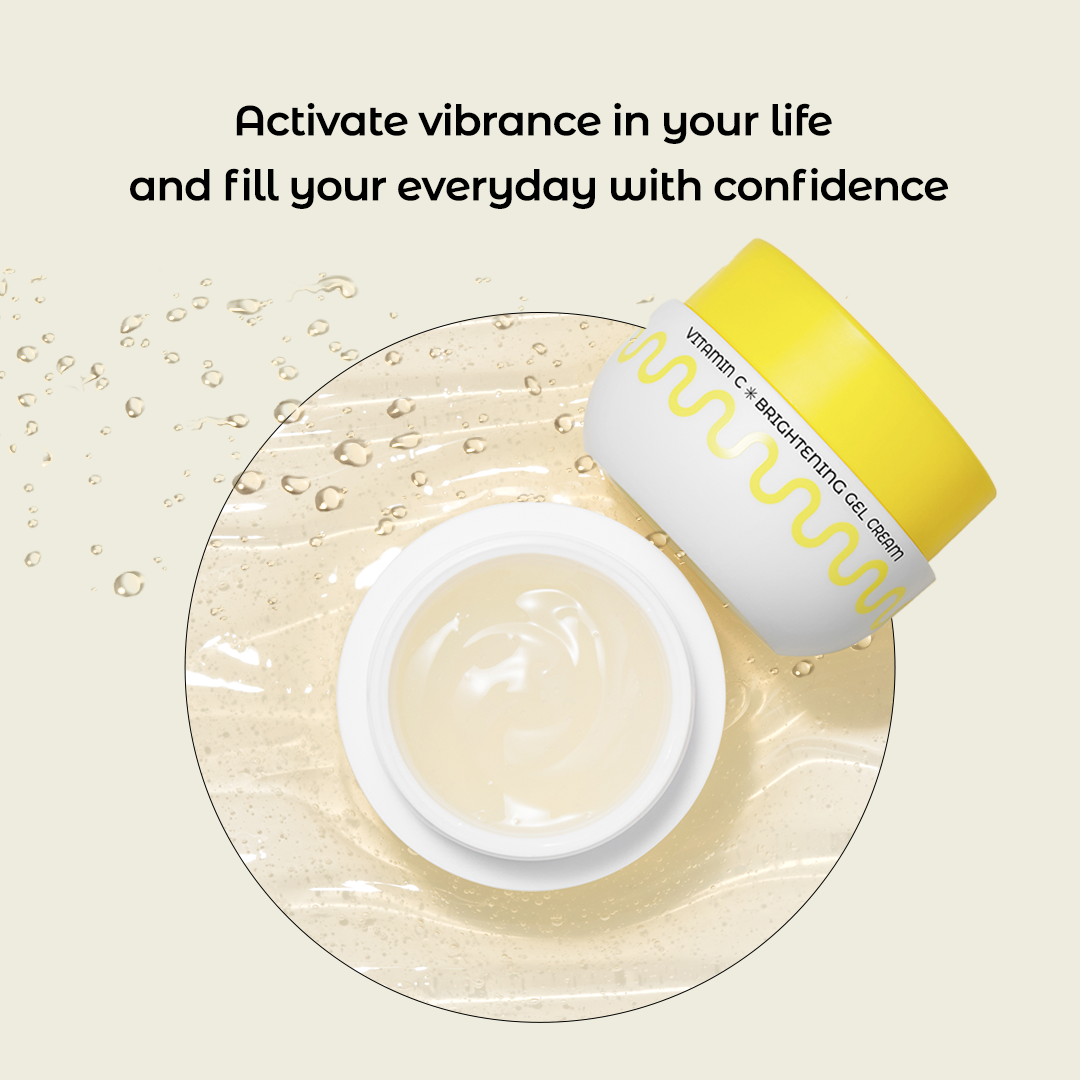 Open jar of Commonlabs Vitamin C Brightening Gel Cream with glossy gel texture. Deep hydration, radiance boost, and antioxidant protection.